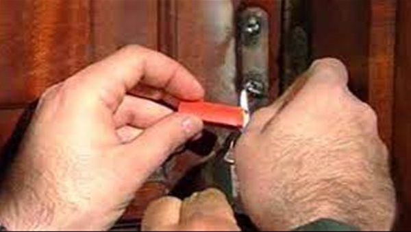 إقفال مراكز تجميل تمارس أعمالًا طبّيّة غير قانونيّة